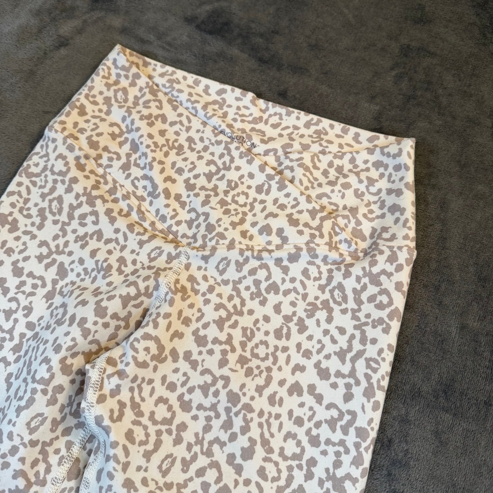 Evolution and Creation Leopard Print Leggings Womens Medium Beige V Waistband